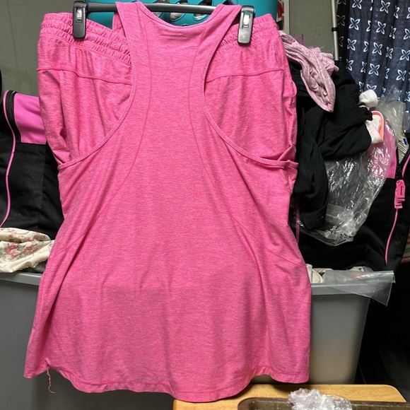 Gently worn Pink Reebok short and top set. - Picture 2 of 8